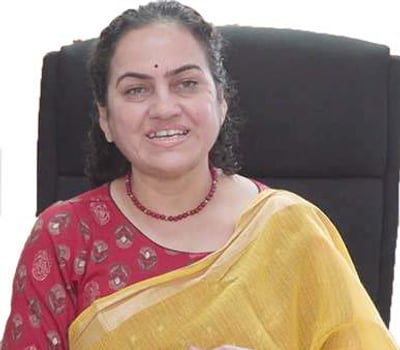 Portrait of Divya Dwivedi, Principal at DPS Kamptee Road, Nagpur
